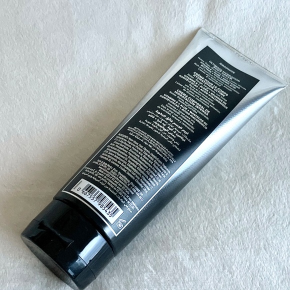 Graphite 24 hr Moisture Hydrating Body Cream - Picture 4 of 11